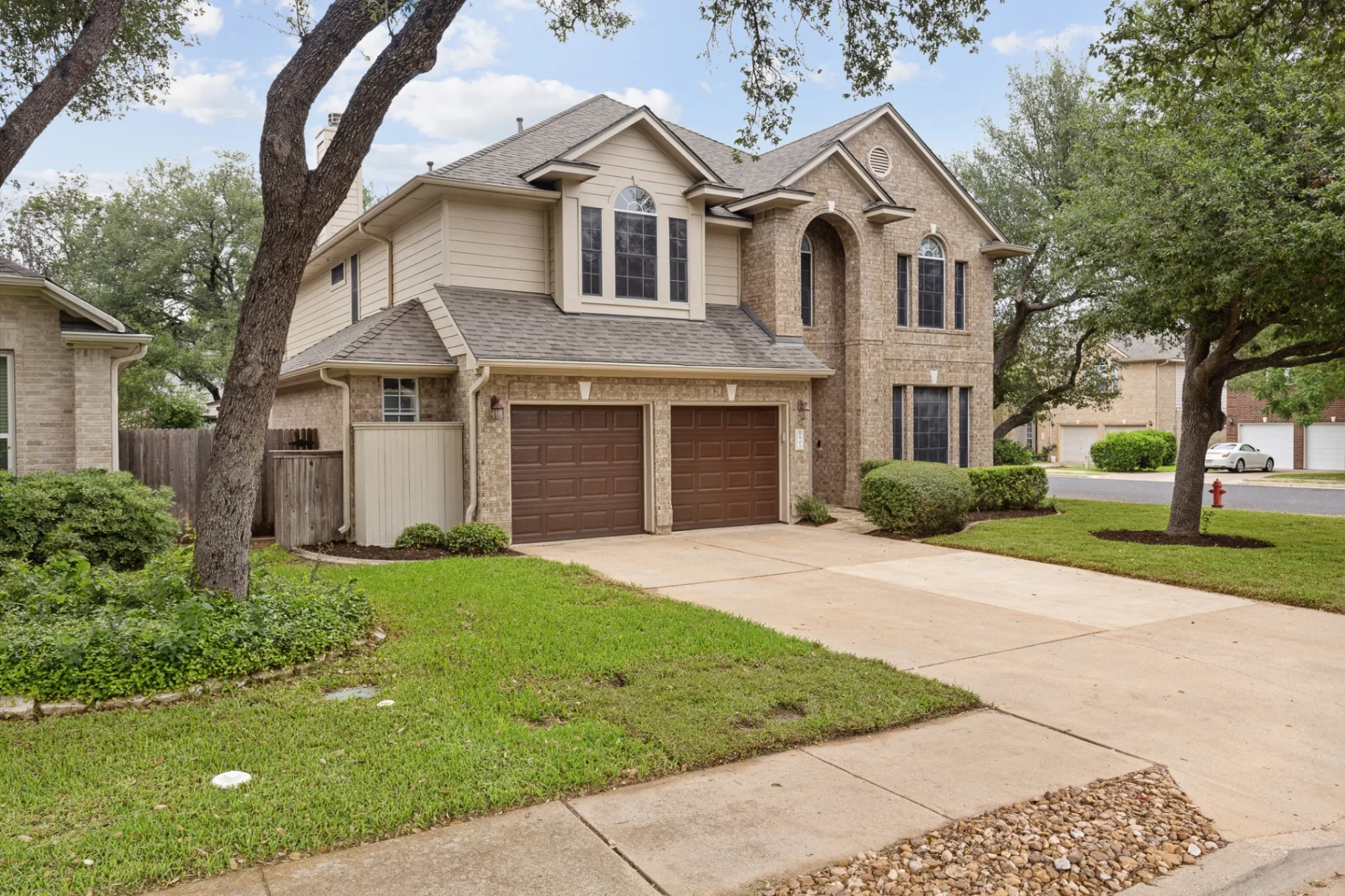 905 Brighton Bend Lane — exterior under the oaks